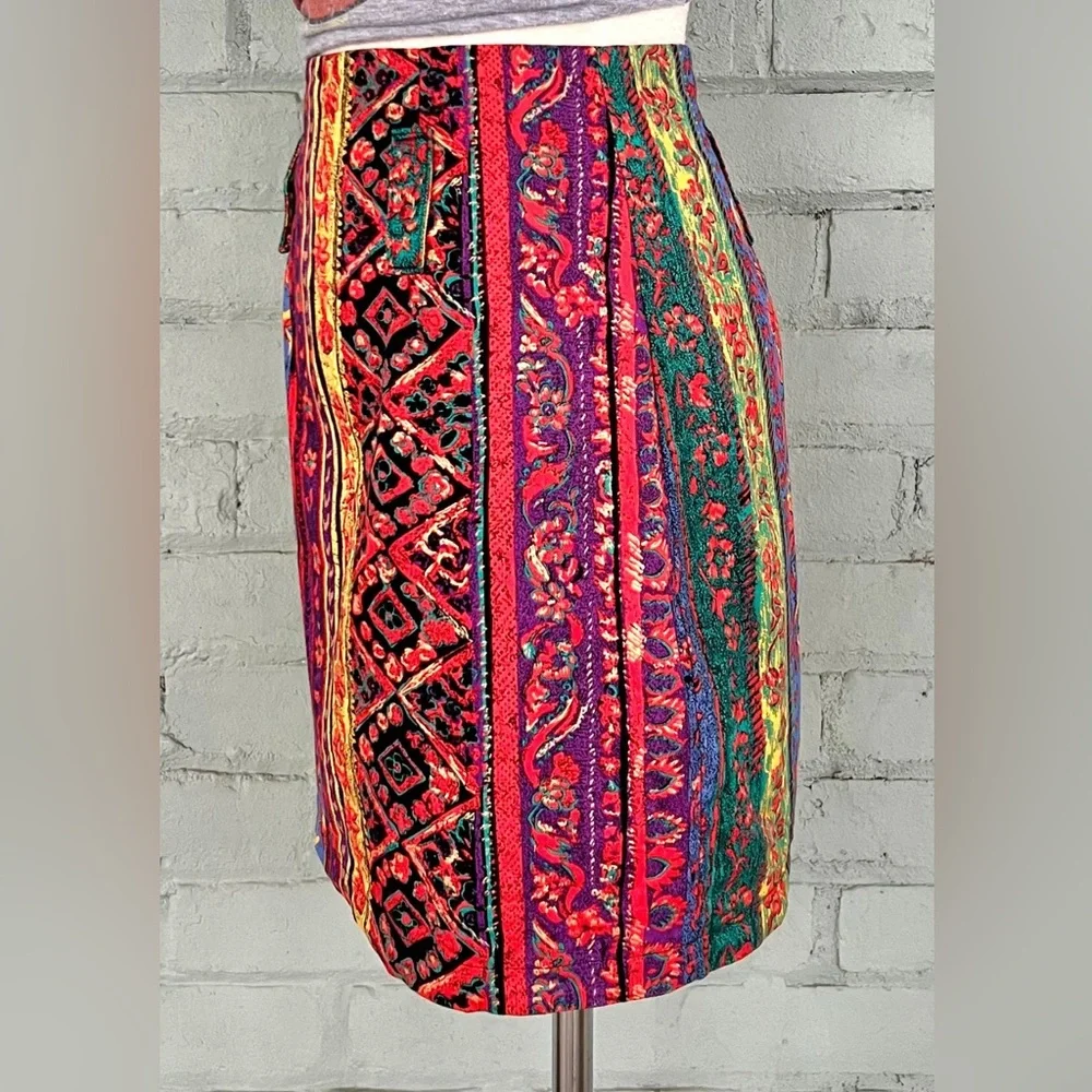 vintage Mini Skirt with Colourful Stripes and Floral Print - Picture 3 of 8